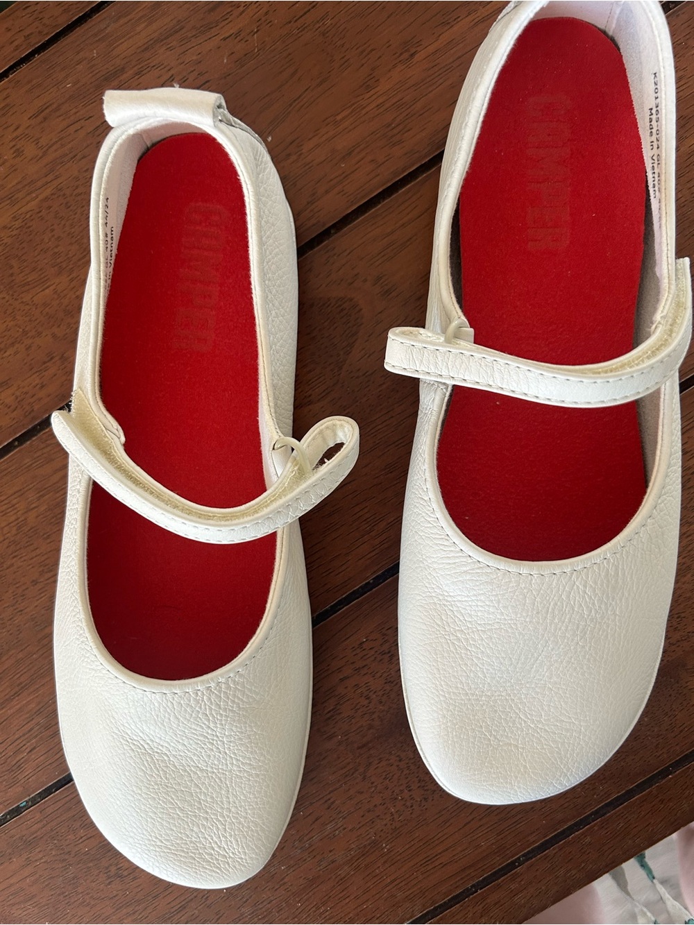 Camper Girls Cream Mary Jane Flats with red Insole - Picture 15 of 16